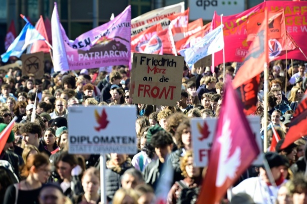 Bild vergr&ouml;&szlig;ern: GenZ-Proteste: Initiatoren klagen Regierung an - Appelle für friedliche Demos