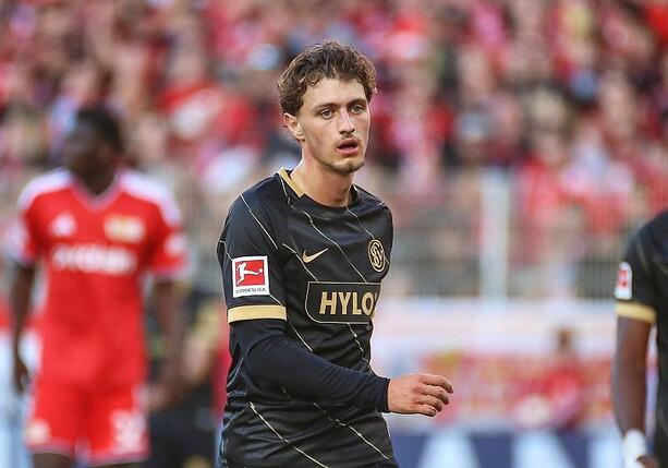 Bild vergr&ouml;&szlig;ern: 1. Bundesliga: Elversberg gewinnt gegen Mainz mit 4:1